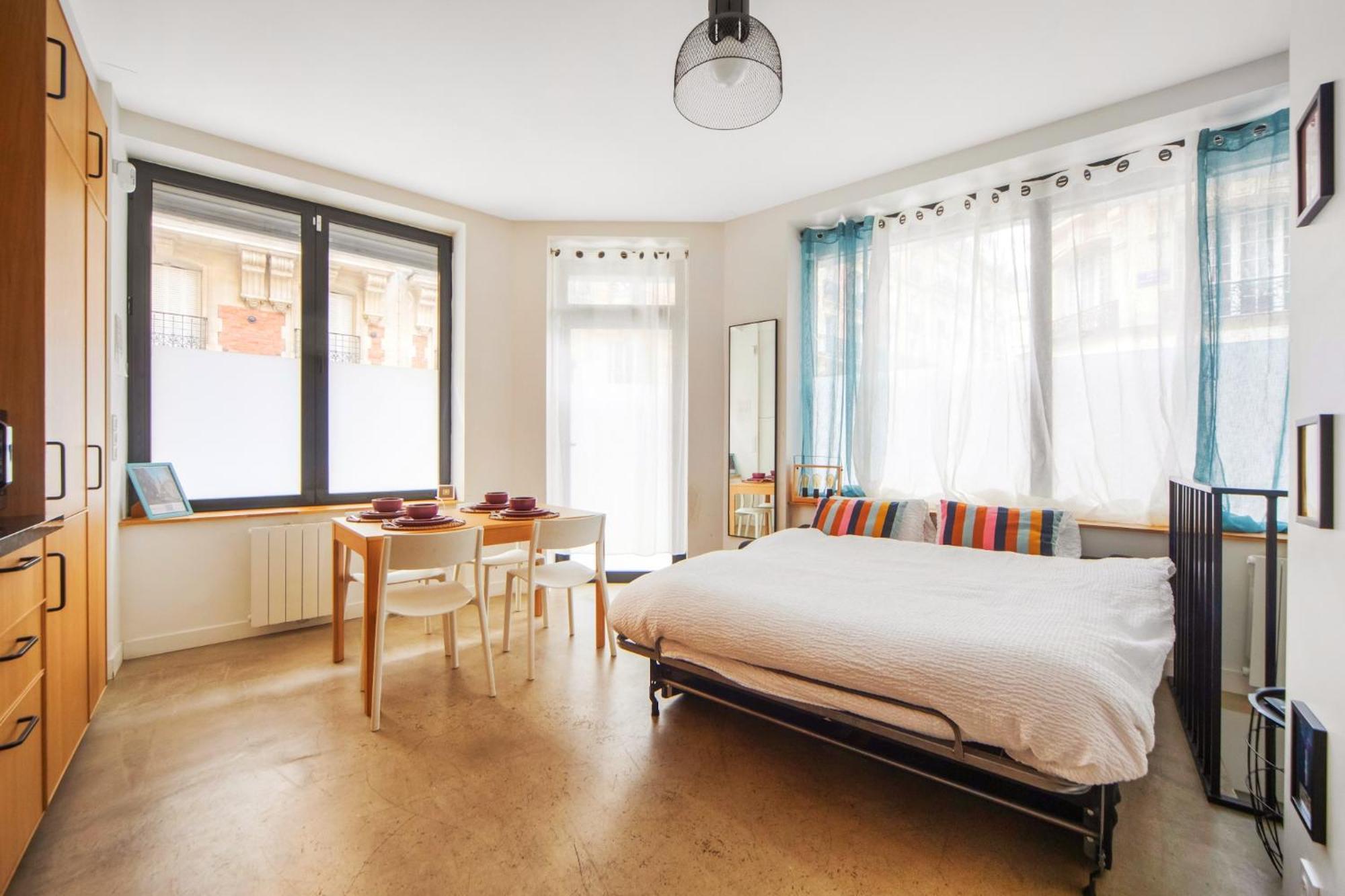 Large Flat Very Close To Montmartre Paris Exterior photo
