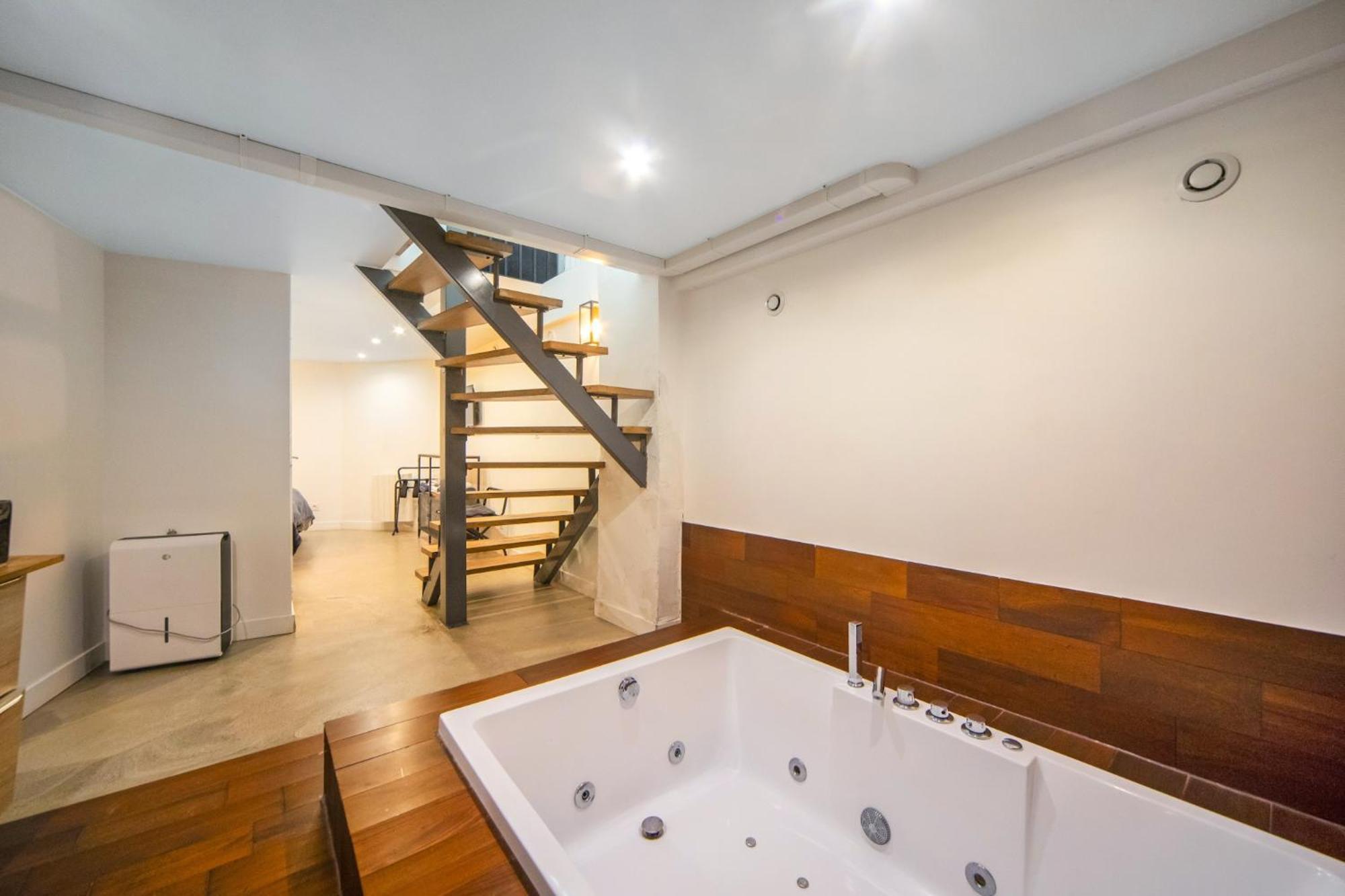 Large Flat Very Close To Montmartre Paris Exterior photo